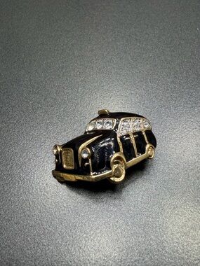 Vintage London Black Cab Brooch #219UB